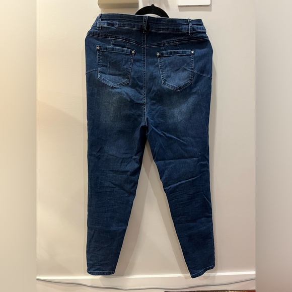 Embellished Stretch Jeans - Picture 5 of 7